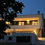 Zara Bella Vista *