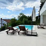 Zara Bella Vista *