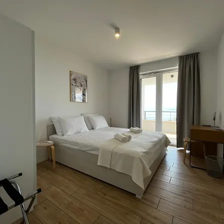 Zara Bella Vista *