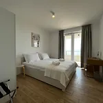 Zara Bella Vista *