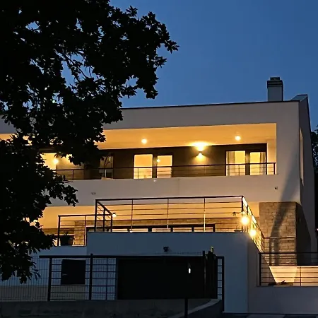 Zara Bella Vista *